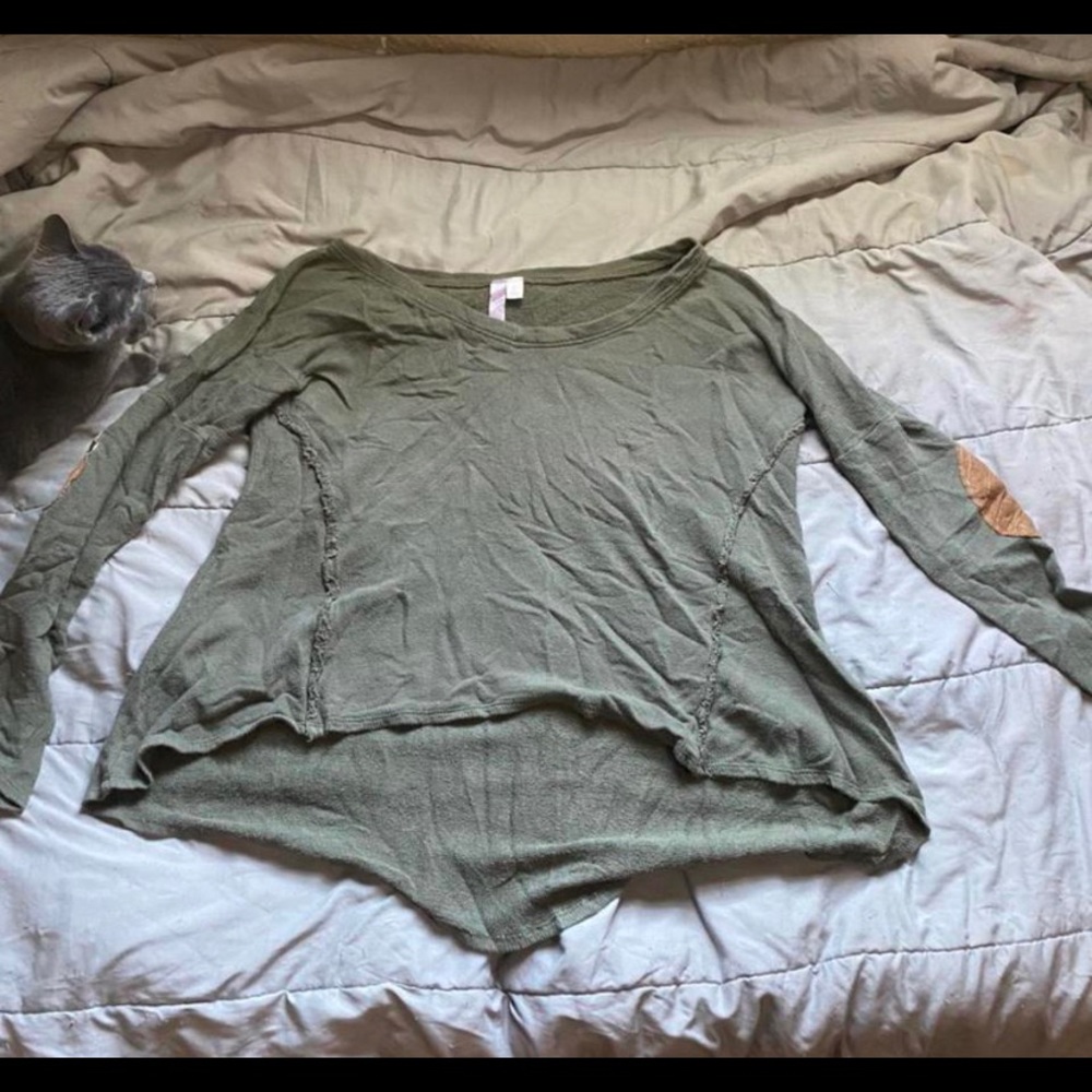 ALYA Olive green long sleeve with elbow pads. Size Large.